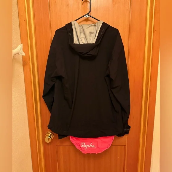 Rapha Core Rainjacket - Picture 9 of 11